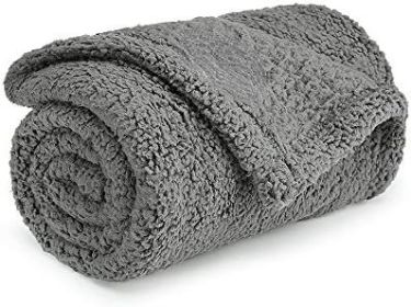Premium Fluffy Fleece Dog Blanket; Soft and Warm Pet sleeping mat (Color: Grey Blanket, Size: Large (40*47"))